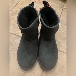 Womens Emu Australia Sharky Mini’s size 7